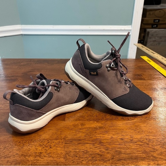 Teva Canyonview Hiking shoe waterproof women’s 7 brown purple